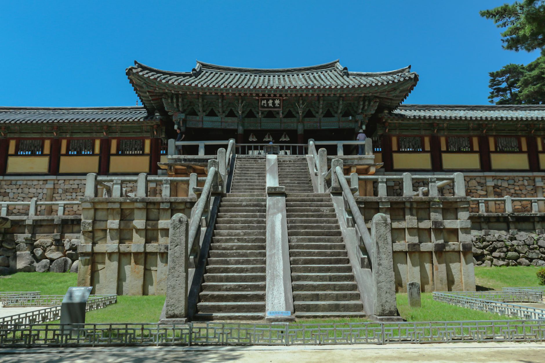 경주 불국사 계단과 전경