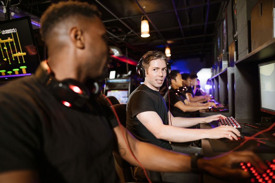 rows of gaming PCs at a PC bang