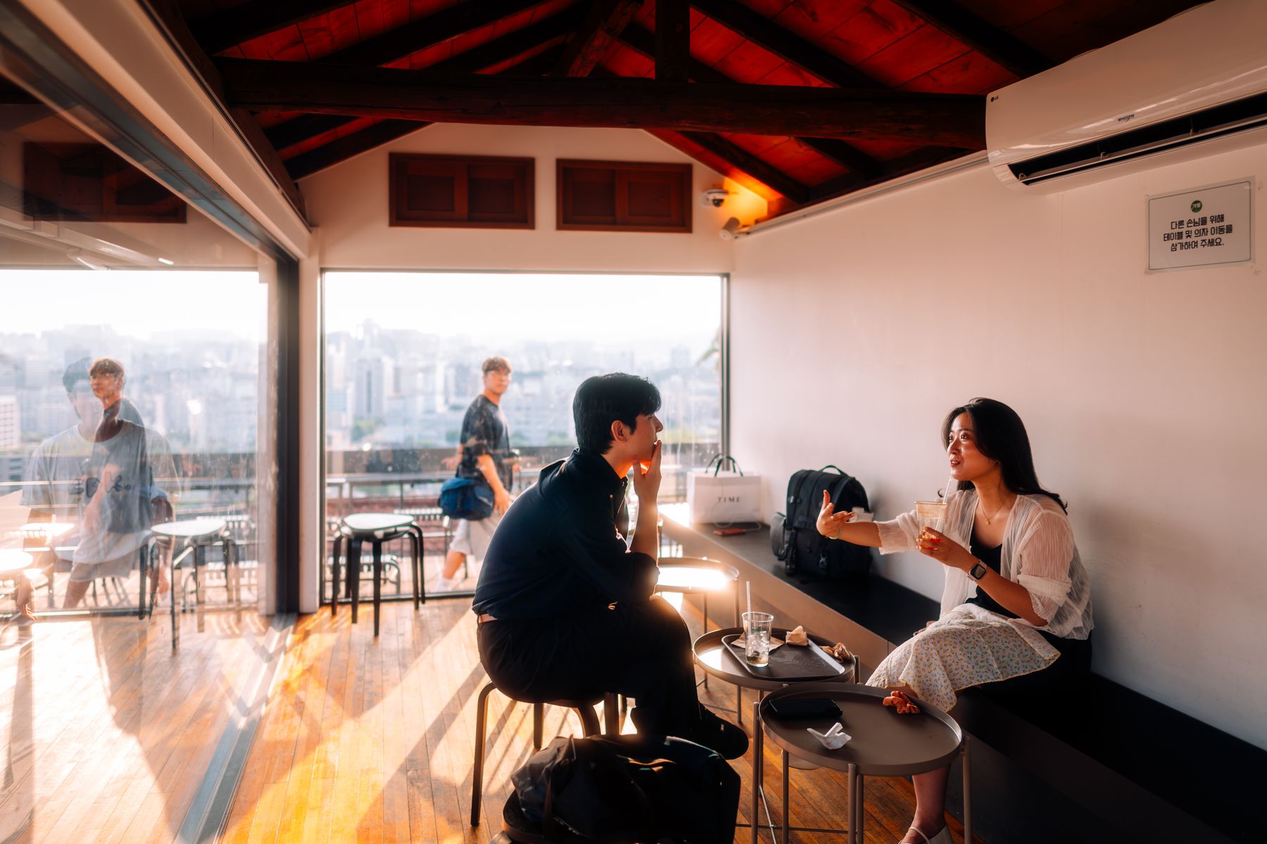 Two people having a conversation at a cafe table in Seoul