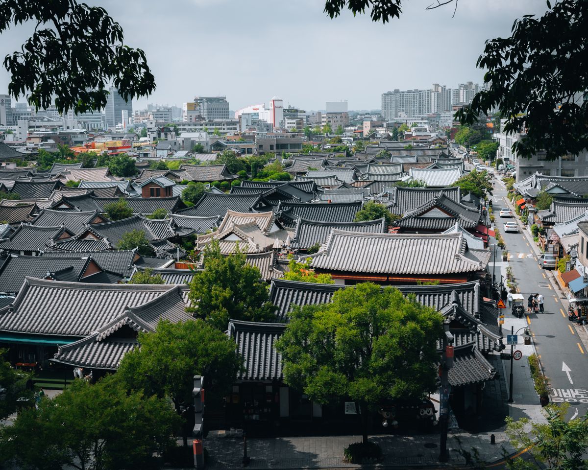 전주 한옥마을 벽화 골목과 계단길 풍경