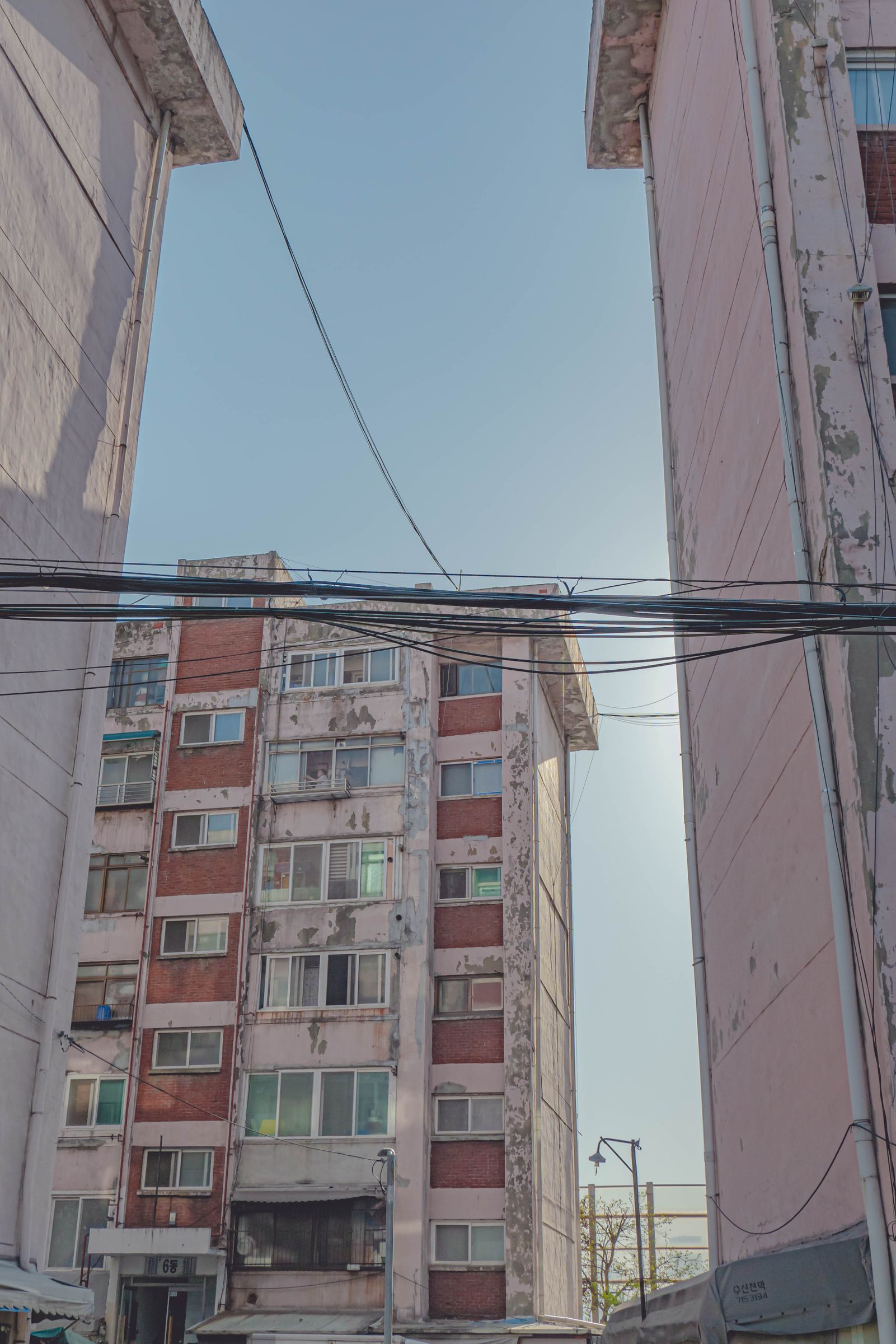 Old apartment buildings in Seoul under a clear blue sky