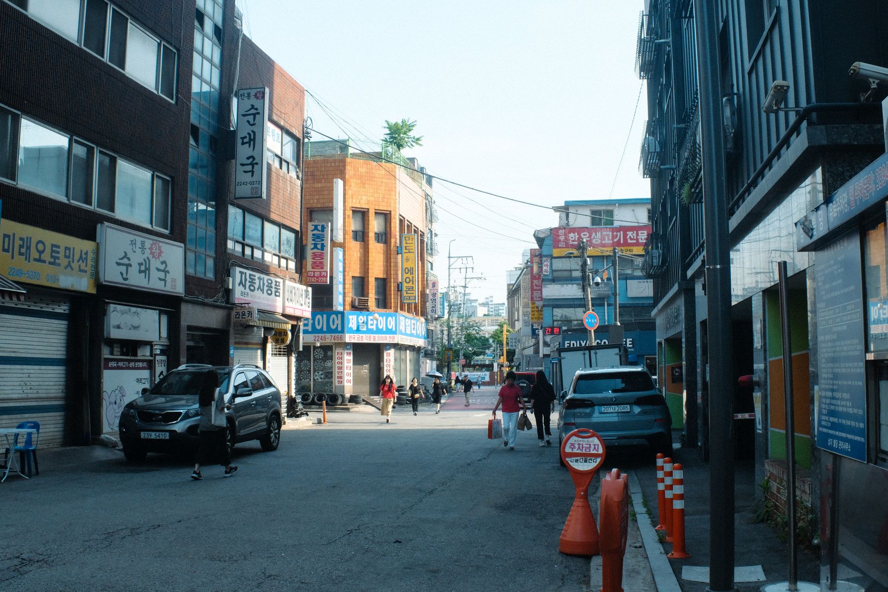 A quiet residential street in a Seoul neighborhood